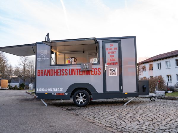 Verkaufshänger grau mit kleiner Verkaufsklappe seitlich