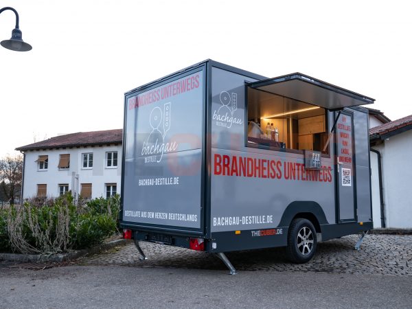 Verkaufshänger grau mit kleiner Verkaufsklappe seitlich vorne