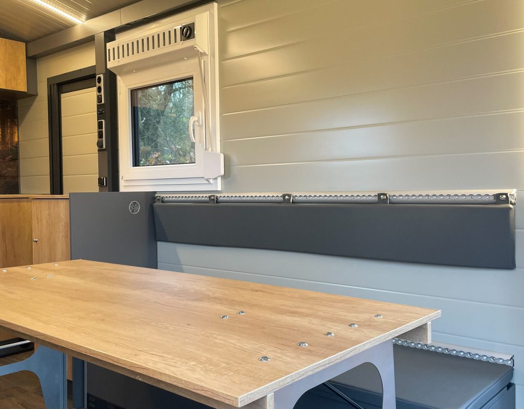 Peterwagen Forstwagen Tisch seitlich Dekor Eiche Natur