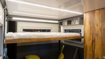 Innenbilder gelbe Absetzkabine-2