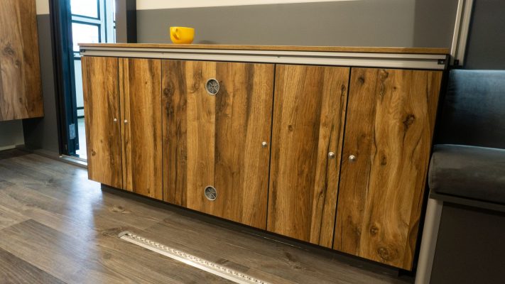 Innenbilder gelbe Absetzkabine-3