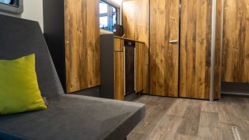 Innenbilder gelbe Absetzkabine-6