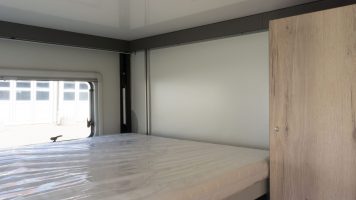 Orangene Absetzkabine-8