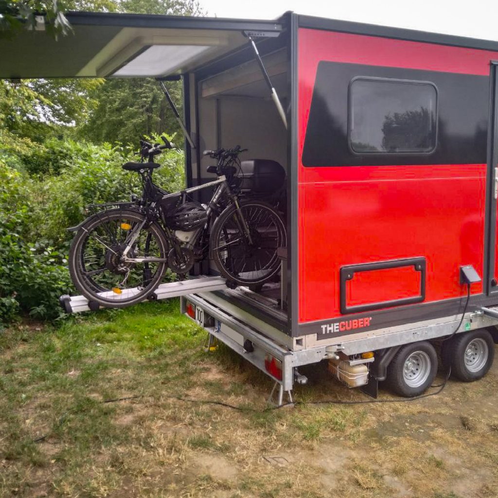 Rote Absetzkabine Sprinter u Anhänger LR-7