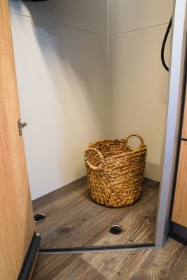 Rote Absetzkabine innen 10-02-26 LR -10