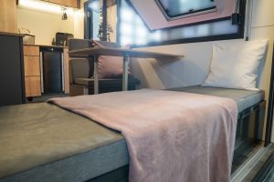 Rote Absetzkabine innen 10-02-26 LR -20