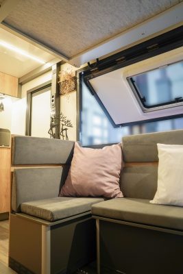 Rote Absetzkabine innen 10-02-26 LR -3