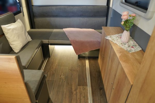 Rote Absetzkabine innen 10-02-26 LR -4